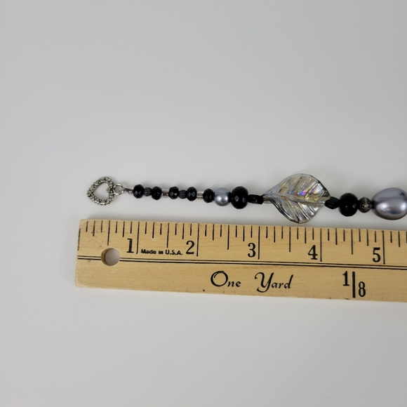 Chic Silver and Black Leaf Necklace - Picture 4 of 7